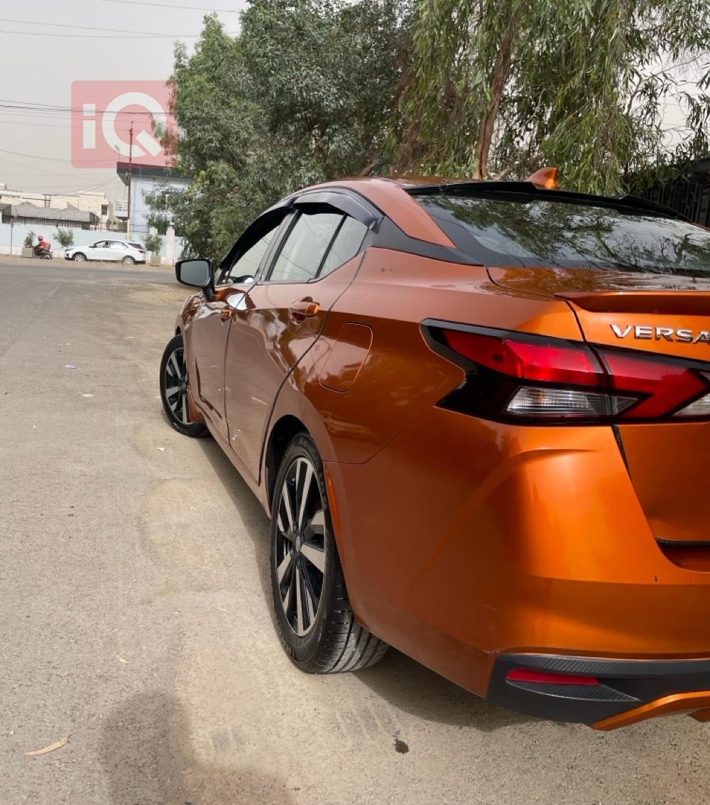 نيسان فيرسا